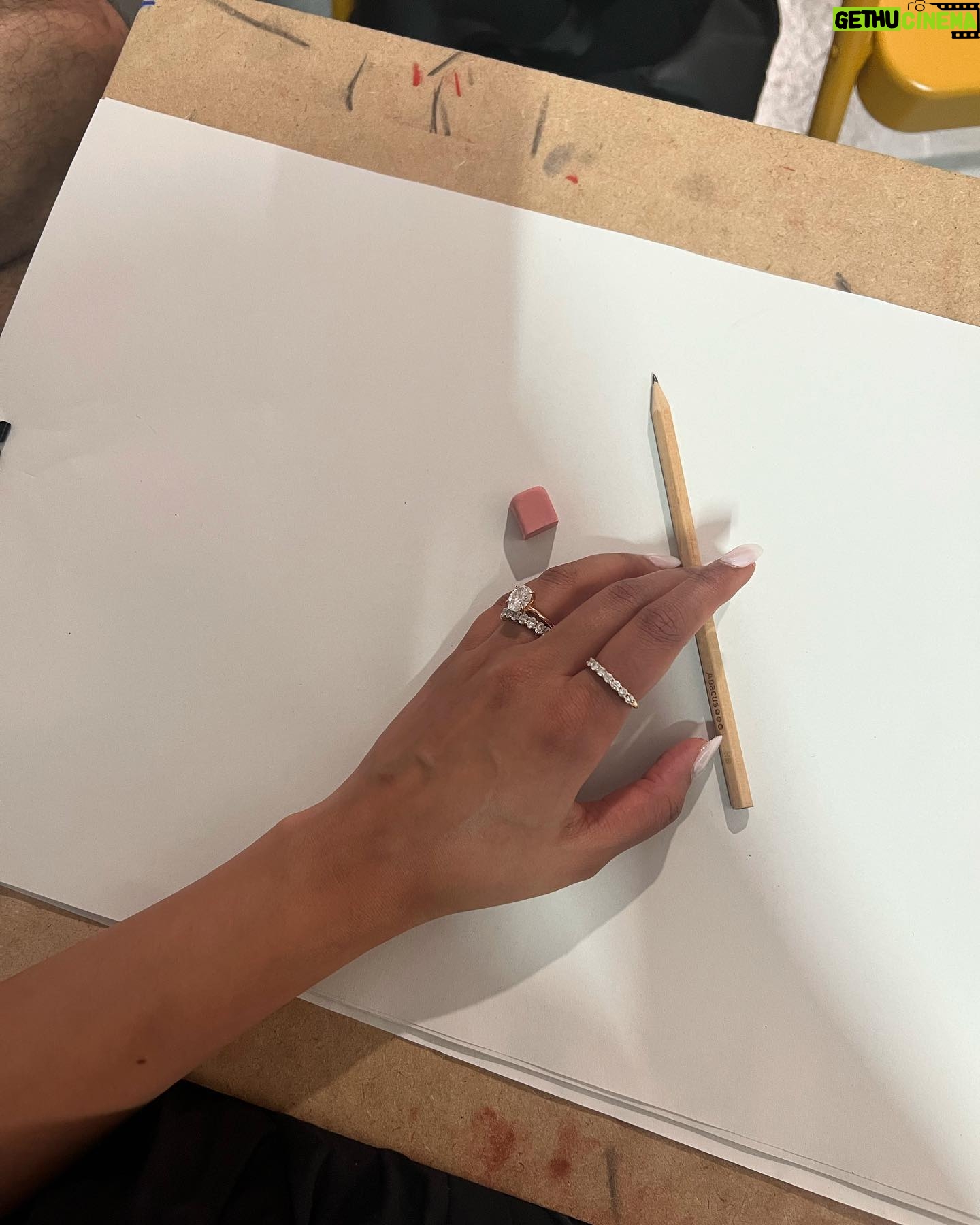 Anuja Joshi Instagram - Art classes, olives, Albariño, tuna sandwiches, and love. ♾️
