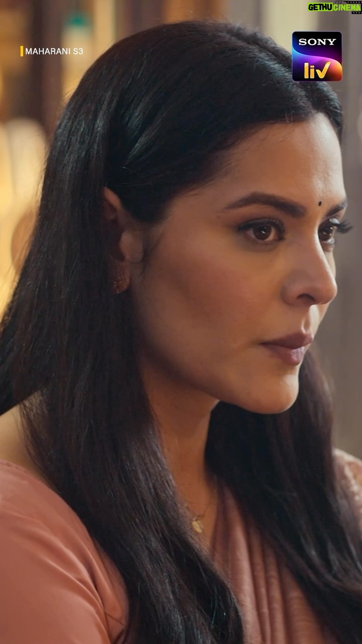 Anuja Sathe Instagram - When the tables turn in politics, even a simple drink can brew a storm.π Maharani 3 streaming now only on SonyLIV. #MaharaniOnSonyLIV @sonylivindia @sonylivinternational @sirsubhashkapoor @iamhumaq @amit.sial @shah_sohum @dibyenduofficial @bhave.saurabh @vineetskumars @thepramodpathak @kantari_kanmani @sushilpandeyofficial @anujasatheofficial @jollynarenkumar @dkh09 @kangratalkies @umashankar.singh.7 #NandanSingh @mukeshchhabracc @castingchhabra @amoghdeshpande8 @kunalwalve @drsagargeetkar @rohitsharmacomposer @veerakapuree @singvikram.83 @mangeshdhakde @yatrikdave @ametvb @sanahkewal