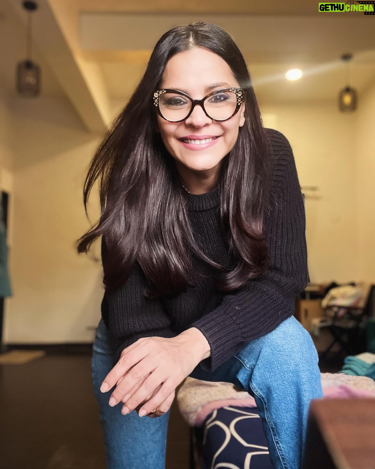 Anuja Sathe Instagram - Yes I wear glasses .. sometimes 🤓🤓😬 #oldglasses #spectacles #myfavouritepair