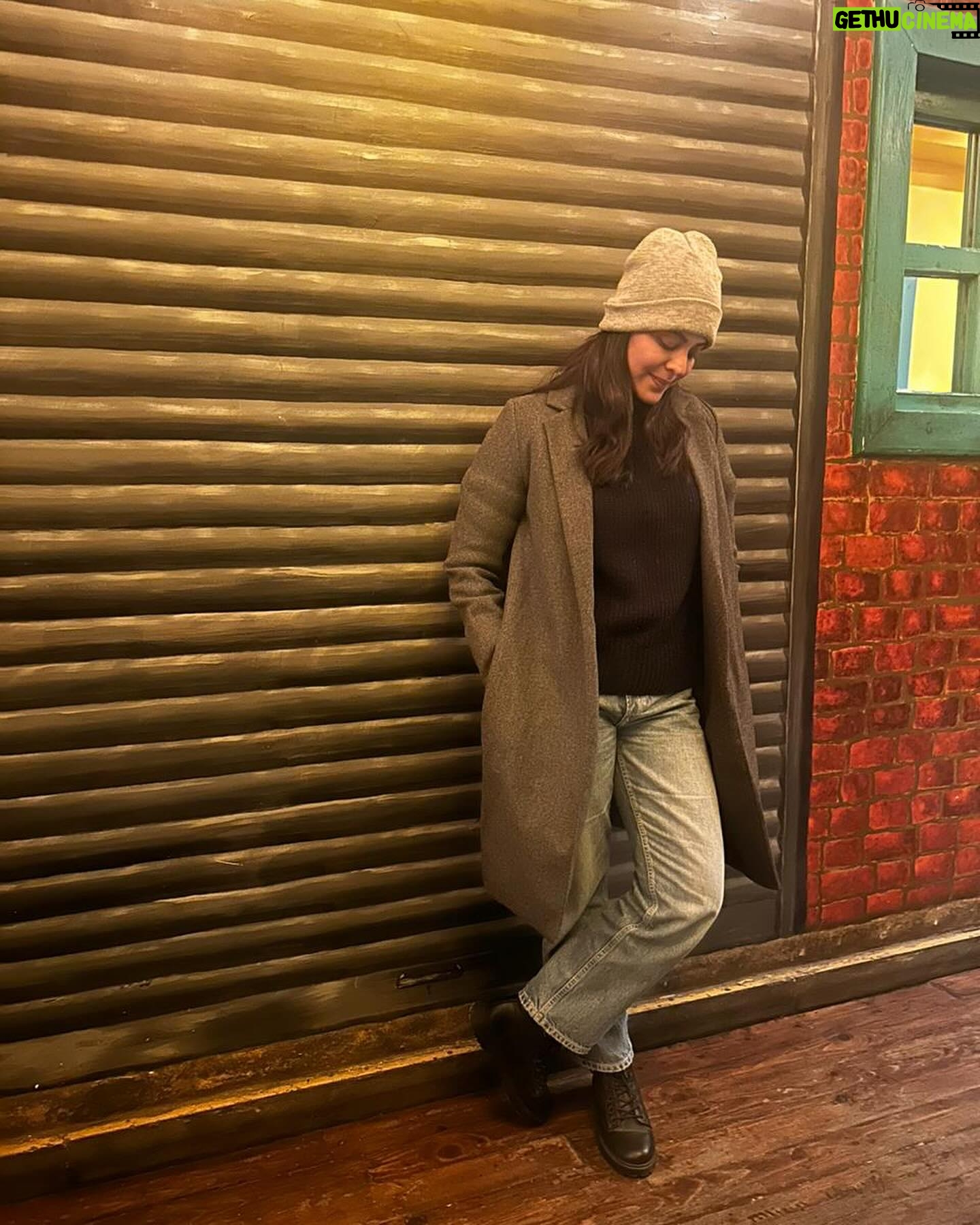 Anuja Sathe Instagram - Mentally, Still in Srinagar ❤️ #takemeback #srinagar #shootdiaries #heavenonearth 📸PC : @farhastylist