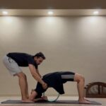 Anuja Sathe Instagram - I want my body Like My coffee: Hot and Strong ! 🌟Celebrating small Wins #backbends #chakrasan #onestepatatime #yog #yogicpractice @chaitanyachitale5