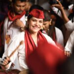 Anuja Sathe Instagram - Yeh to bass trailer tha.. Picture abhi Baaki hai mere dost!! 🫶 5 more days to go❤️ #ganpatibappamorya #mangalmurtimorya #pune #marathimulgi #culture #tradition #ganeshotsav2023 #kalavantdholtashapathak 📸 : @alibagwan_photography