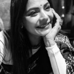 Anuja Sathe Instagram - Up close .. 🖤🤍🧡💛 PC @ankita_parad