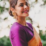 Anuja Sathe Instagram - Nothing.. Absolutely nothing beats the elegance of a saree ❤️💝 #sareelove #gotooutfit #marathimulgi #traditionaloutfit #tissuesilk