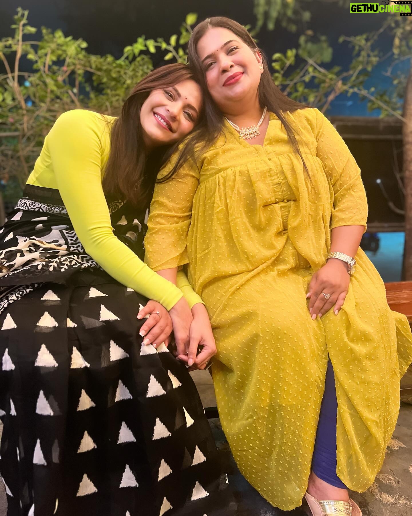 Anuja Sathe Instagram - Diwali Rituals🪔🪔❤️❤️ #photodump #friendslikefamily #happydiwali @ankita_parad @rasu1986 @ishadixit