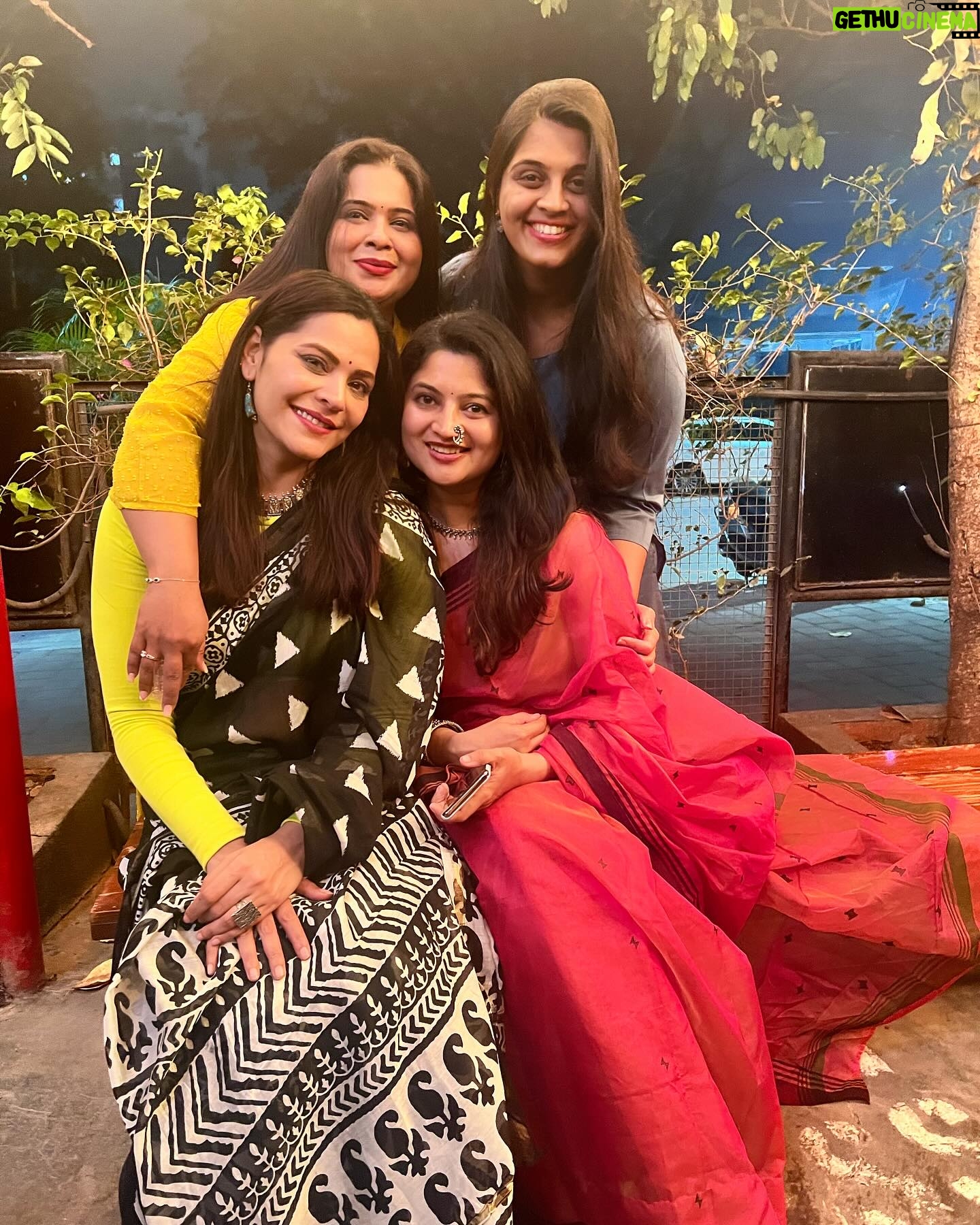 Anuja Sathe Instagram - Diwali Rituals🪔🪔❤️❤️ #photodump #friendslikefamily #happydiwali @ankita_parad @rasu1986 @ishadixit