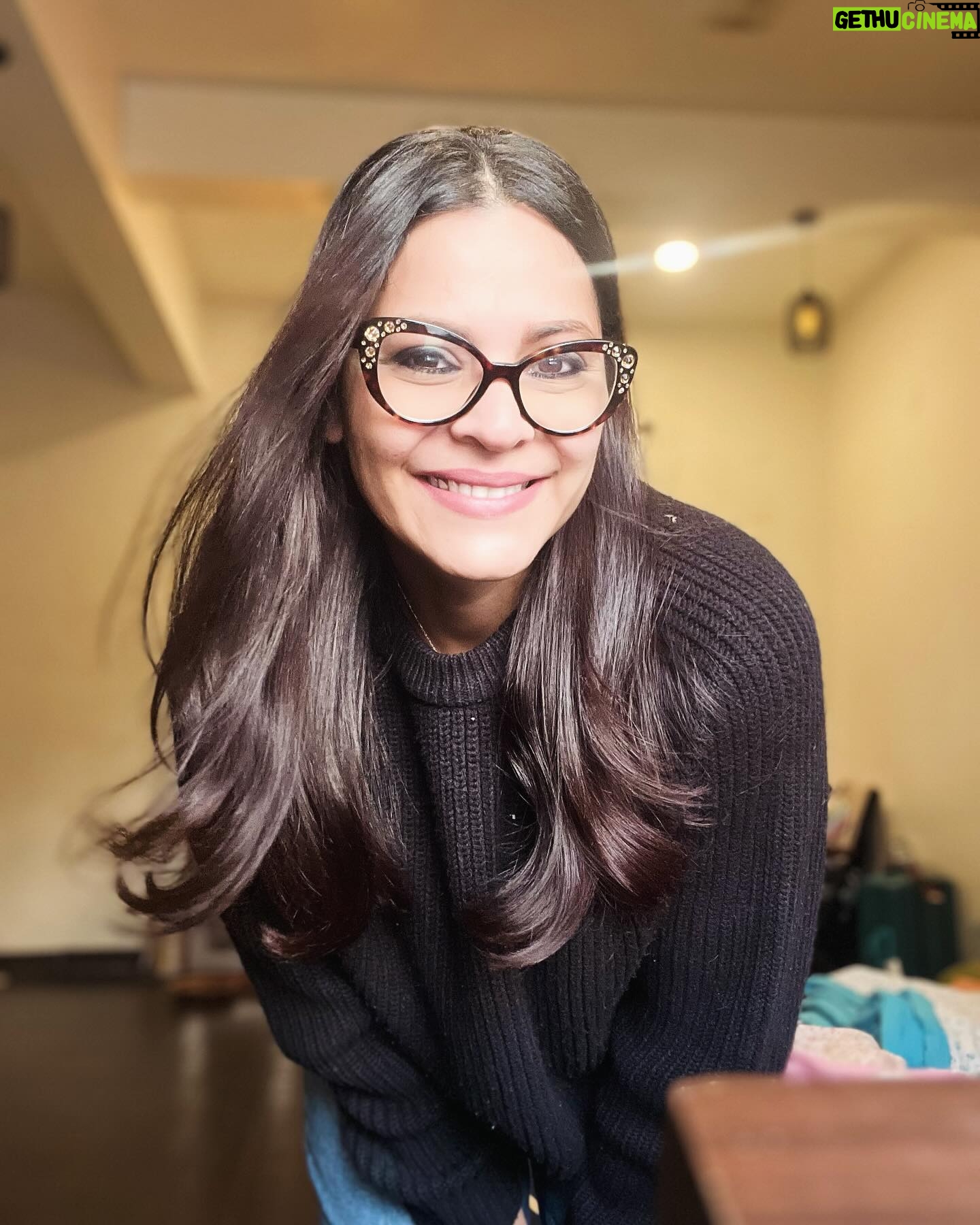 Anuja Sathe Instagram - Yes I wear glasses .. sometimes 🤓🤓😬 #oldglasses #spectacles #myfavouritepair