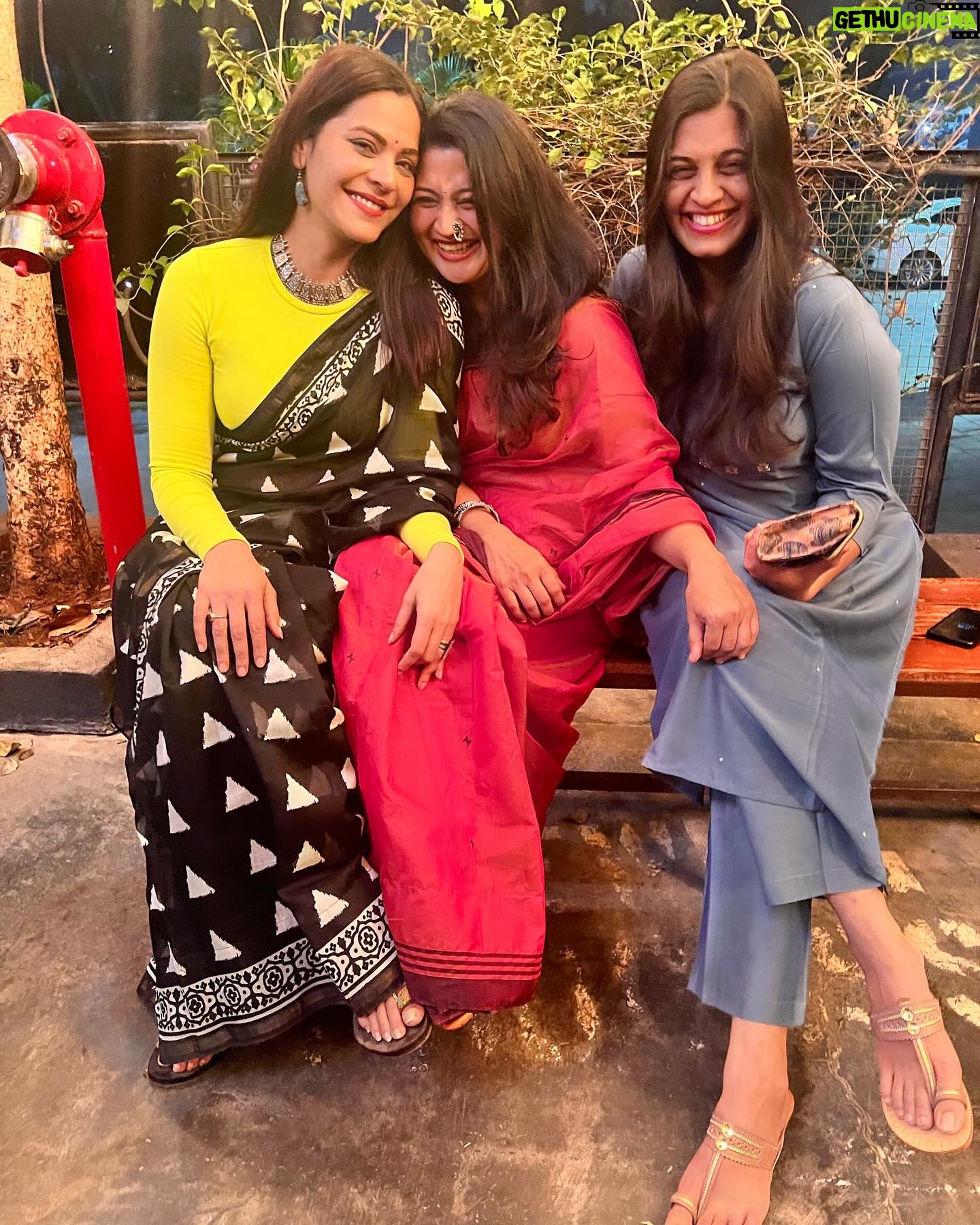 Anuja Sathe Instagram - Diwali Rituals🪔🪔❤️❤️ #photodump #friendslikefamily #happydiwali @ankita_parad @rasu1986 @ishadixit