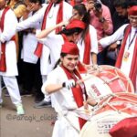 Anuja Sathe Instagram - #celebrity @anujasatheofficial in #puneganeshutsav2023 with @kalaawant_foundation #ekthibegum2 #maharaniwebseries #maharani #dholtashapathak #dholtasha #dholtashalover