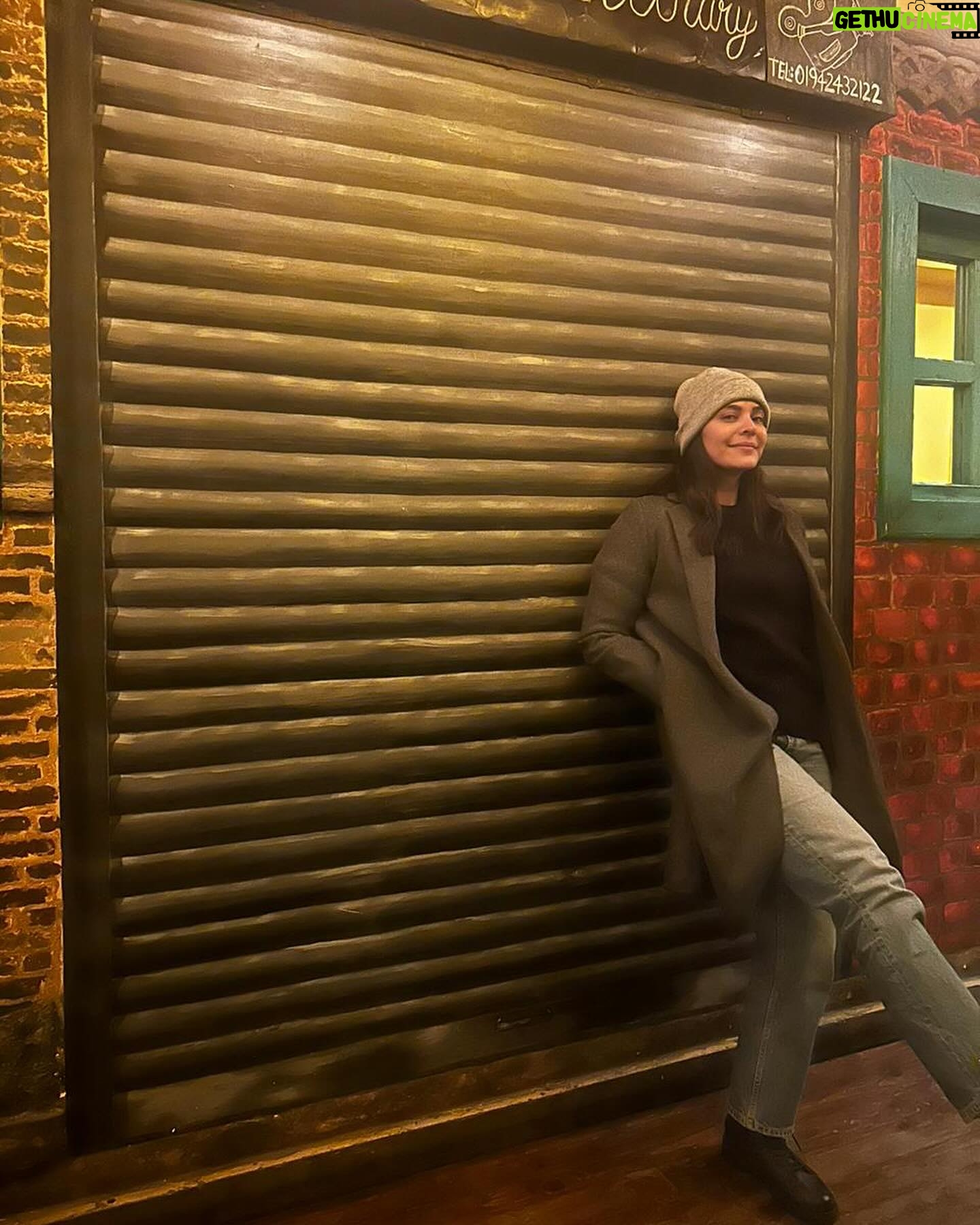 Anuja Sathe Instagram - Mentally, Still in Srinagar ❤️ #takemeback #srinagar #shootdiaries #heavenonearth 📸PC : @farhastylist