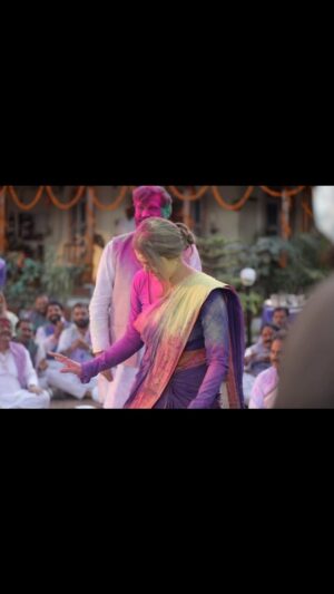 Anuja Sathe Instagram - I play Holi only on Maharani sets 🌟🌟

#Maharani streaming on SonyLiv 

#holisequence #shootdiaries #colorful #bts 

@iamhumaq @sirsubhashkapoor @kantari_kanmani @shah_sohum @kangratalkies @jollynarenkumar @tinabhatiaofficial 
PC : @dkh09