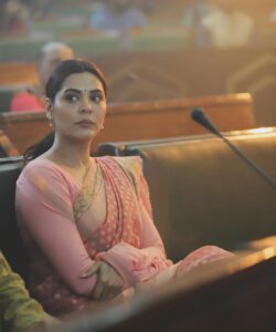 Anuja Sathe Instagram - You think you know her ,and then, she surprises you !! #kirtisingh #maharani3 #workingstills
