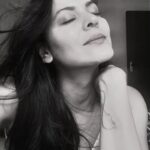 Anuja Sathe Instagram - 🖤🤍