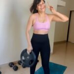 Anuja Sathe Instagram - The idea was to have some fun remixing this reel with @sheetsfitnesscoach Since I am “technologically challenged “ and couldnt figure out the new settings , posting it just the way it is ❤️🫣 Some fun with the 10 kg plate ❤️#workout #workoutmotivation #move #havefun