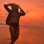 Anuja Sathe Instagram – Let my soul be free… 🧡🧡#takemeback #orangehues #orangesky #sunsets #magiclight #nofilter #nofilterneeded