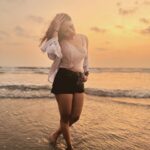 Anuja Sathe Instagram - One of those days when I listen to this song on loop.. #innerstrength #resilence #yehhosla #mood