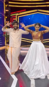 Anusha Hegde Instagram - #Mallipoo vibe Never ends 🤍 @anushahegde__official 🤟🏼🙌🏼💯 Choreography : @jodianoorabh Can’t Match them 💯 you guys are the best ♥️ #STR #silambarasantr #vtk #vendhuthanindhathukaadu #arrahman #aswathchandrasekar #vjaswath #anushaprathap #suntv #anandharaagam #simbufan #strfan #dance