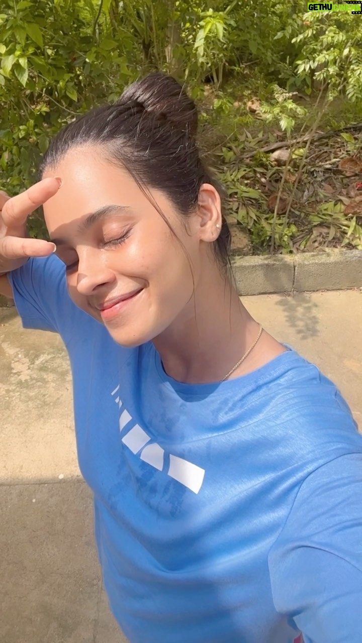 Anusha Hegde Instagram - ⭐️⭐️⭐️⭐️⭐️⭐️ DETAN FACIAL One solution that will surely brighten up your skin and instantly remove dullness and sun tan... Get that extra glow and smooth skin by doing the advance detan facial ...now available at eloraa clinic with very affordable price🎊🎊 🎀Exfoliates dead skin 🎀Removes Sun tan 🎀Instant glow & brightness 🎀No more Whiteheads/blackheads 🎀Tighten & Firms skin 🎀Boost blood circulation and collagen 🎀Unclogs pores #skincare #smoothskin #medifacial #detan #detanfacial #vitc #skincare #instantglow #skinrejuvenation #nomakeuplook #nofilterskin #glowingskin #hydratedskin #instantresults #microdermabrasion #suntan #crystalclearskin #facemask #tanremoval #skinclinic #eloraacliniq @dr_chandhini @eloraacliniq For appoitments contact: @deepaaravinthan ☎9789989898