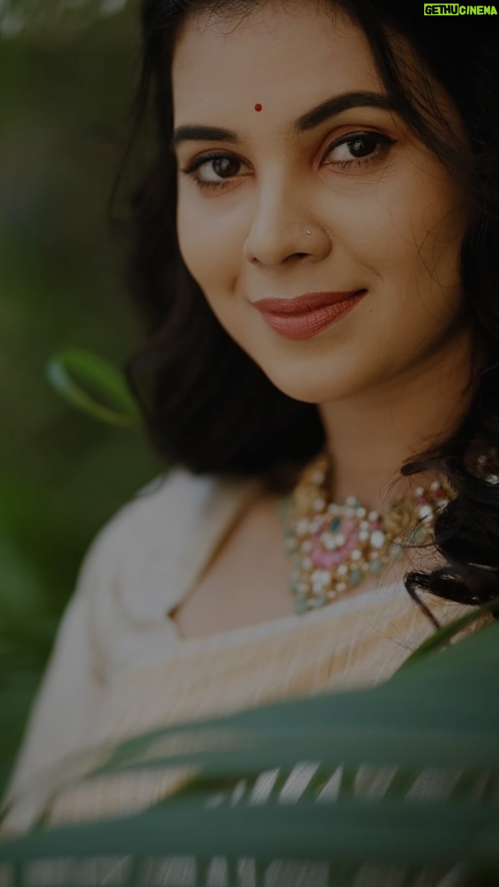 Anusha Hegde Instagram - BTS From Recent Shoot📸💫✨ . . . . . . #suntv #suntvserial #serial #anusha #sunnetwork #reelsinstagram #actor #suntvserialactress