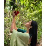 Anusha Hegde Instagram - Happiness held is the seed. Happiness shared is the flower ⭐️⭐️⭐️⭐️⭐️⭐️