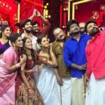 Anusha Hegde Instagram - #AlaparaKelappurom with Anandha Raagam family 🤍 “Vinayagar Chathurthi” Special Show Tomo at 8am only on @suntv 💯💥 Don’t miss it ! Styling : @oshinanil @varshonit 💯 #happyganeshchaturthi #happyvinayagarchathurthi #vinayagarchathurthi #anandharaagam #aswathchandrasekar #vjaswath #anusha #anushaprathap #suntv #specialshow