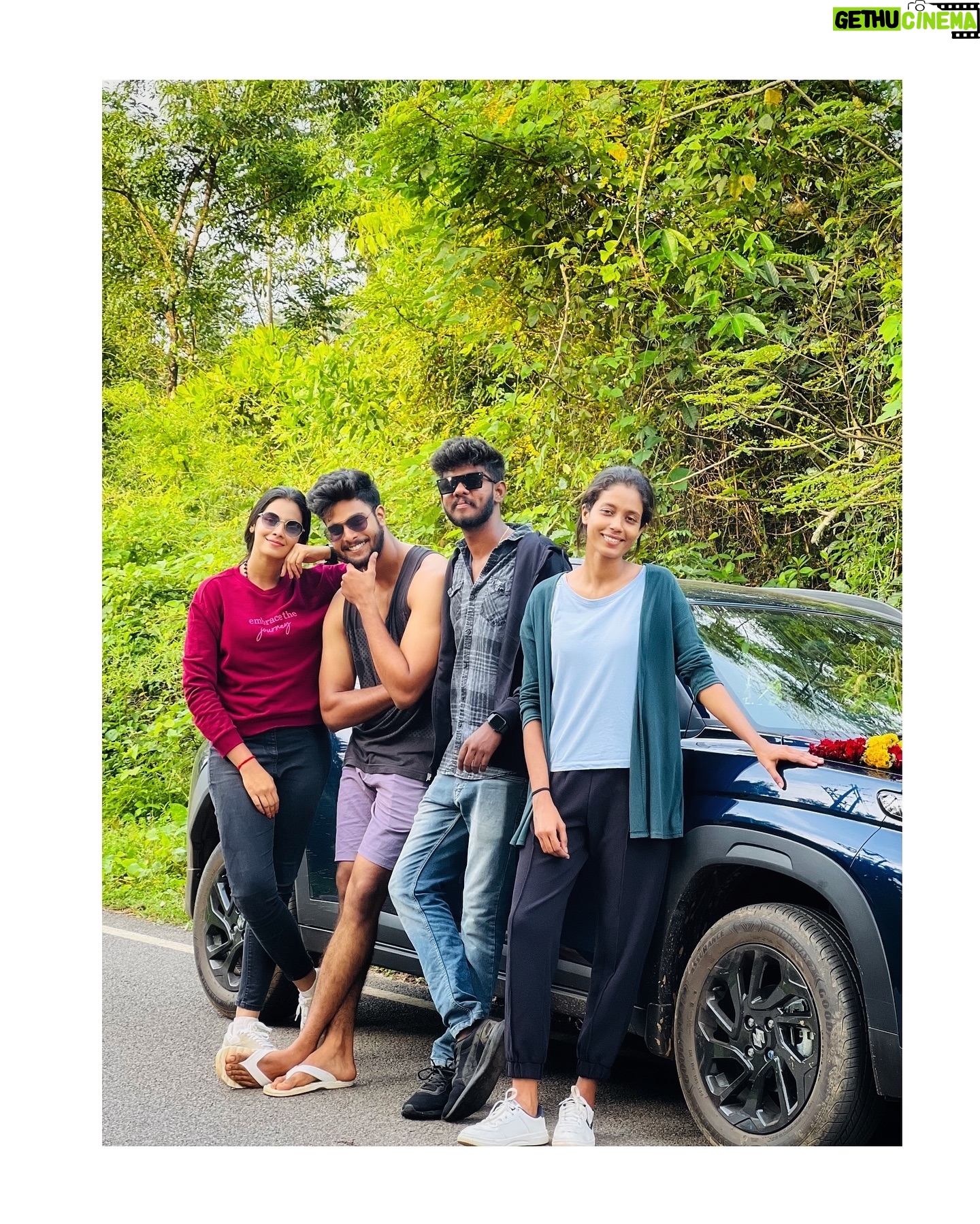 Anusha Hegde Instagram - Blood makes you related, and loyalty makes you family ⭐️⭐️⭐️⭐️⭐️⭐️ @ashwin_ptu21 @hegdev_in @i_m_pradeep_s
