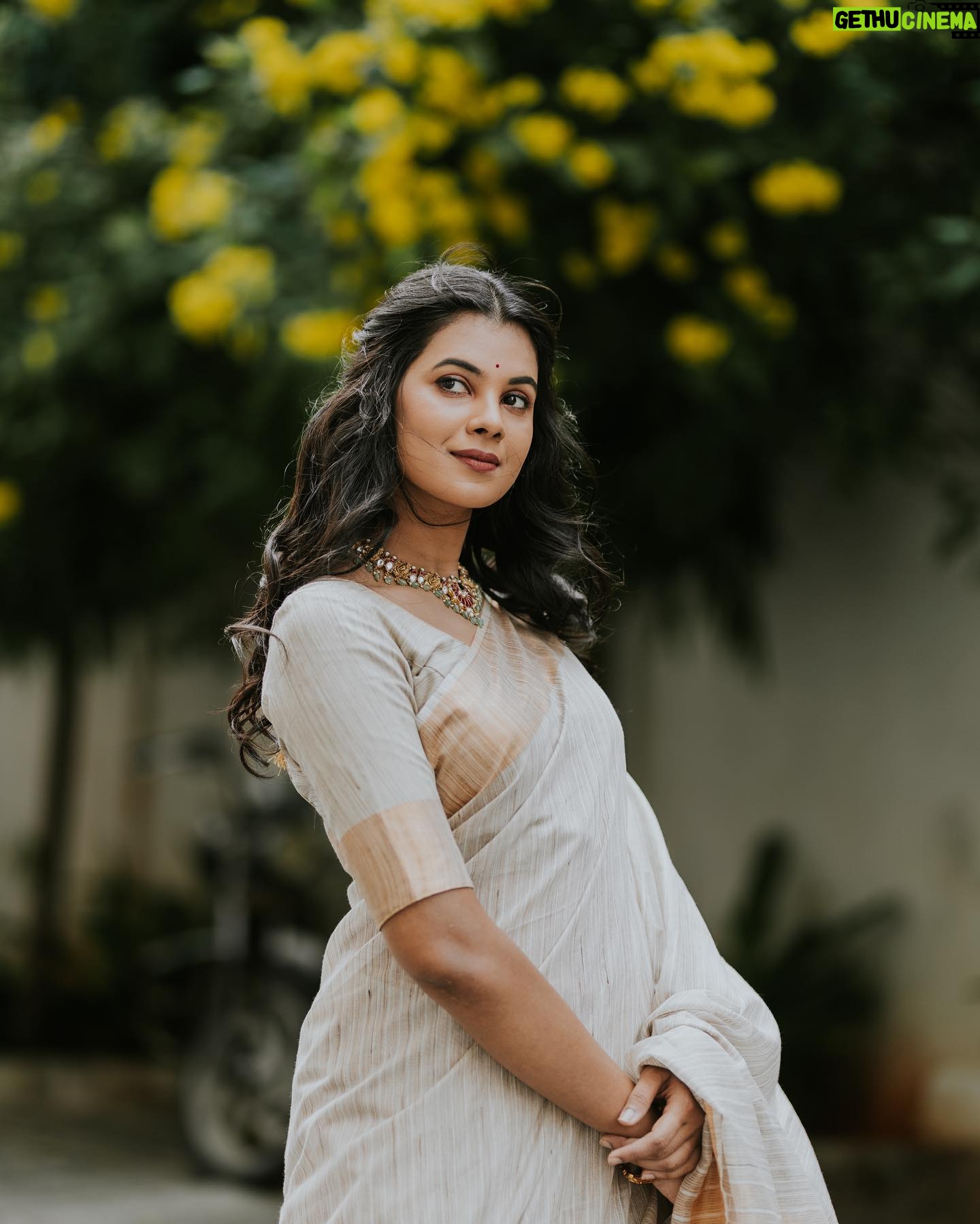 Anusha Hegde Instagram - The thing about being vintage is that it never goes out f fashion ❤️ ⭐️⭐️⭐️⭐️⭐️⭐️ Hairdo: @mahi_hairdo
