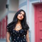 Anusha Viswanathan Instagram - This song makes me crave for a jazzy afternoon of clandestine romance. 🩵 . . . 📸: @subhankarb_photography 🩷 💄: @sumitdas1095 🖤 . . . #jazz #romance #afternoon #autumn #pujoashche #darkcottagecore #love #music #alexturner #pink #black #mood #aesthetic #oldsoul #heartstrings #dreams #dreamsynopsis #nostalgia #fashion #photoshoot #october #hope #lbd #wanderlust #fashionblogger #instablogger
