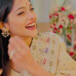Anusha Viswanathan Instagram – Yet another day I dressed up and yet another day @adi2gupta clicked amazing pictures of me. 🩵
@shamayita_see thank you for the very last clip. 🩷
.
.
.
#saree #sareenotsorry #bengali #bengalibabe #baluchari #navratnajewelry #happy #shy #love #merry #fashion #aesthetic #trendingaudio #feelitreelit #reeling #festive #festivereels #spring #ootn #fashionblogger #lifestyleblogger #instablogger #throwback