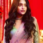 Anusha Viswanathan Instagram – #throwback to @starjalsha parivar awards! 🩵
.
.
.
#saree #sareenotsorry #event #tota #love #light #jttb #jolthoithoibhalobasha #fashion #aesthetic #mood #poser #turquoise #work #actor #fashionblogger #instablogger