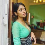 Anusha Viswanathan Instagram - শুভ সপ্তমী! 🩵 . . . #saree #sareelove #grey #autumn #pujo #love #mood #fashion #aesthetic #shoptomi #happy #wonder #thattimeofyear #kolkata #bengali #aquamarine