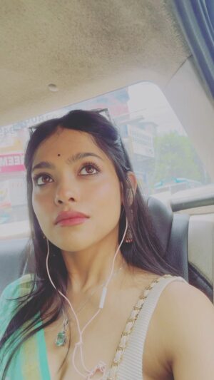 Anusha Viswanathan Instagram - Feeling a bit homesick today. 🩵
.
.
.
#sareenotsorry #trendingreels #trendingaudio #bengali #blue #love #missing #longing #heartache #wanderlust #carrides #fashion #hope #saree #sareelove #feelitreelit #instareels #reeling #mood #travelblogger #onajourney #keepmoving #moodblogger #lifestyleblogger #actor