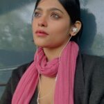 Anusha Viswanathan Instagram – Something about the songs you listen to while waiting at the bus stop. 🩵
Here’s one such song of transit. 
.
.
.
#music #traveller #oldschool #earphones #love #longing #travel #transit #songs #aesthetic #busstop #wanderer #wanderlust #vagabond #wildchild #wildspirit #august #uk #fashion #scarf #rainy #moodblogger #travelgram #travelblogger