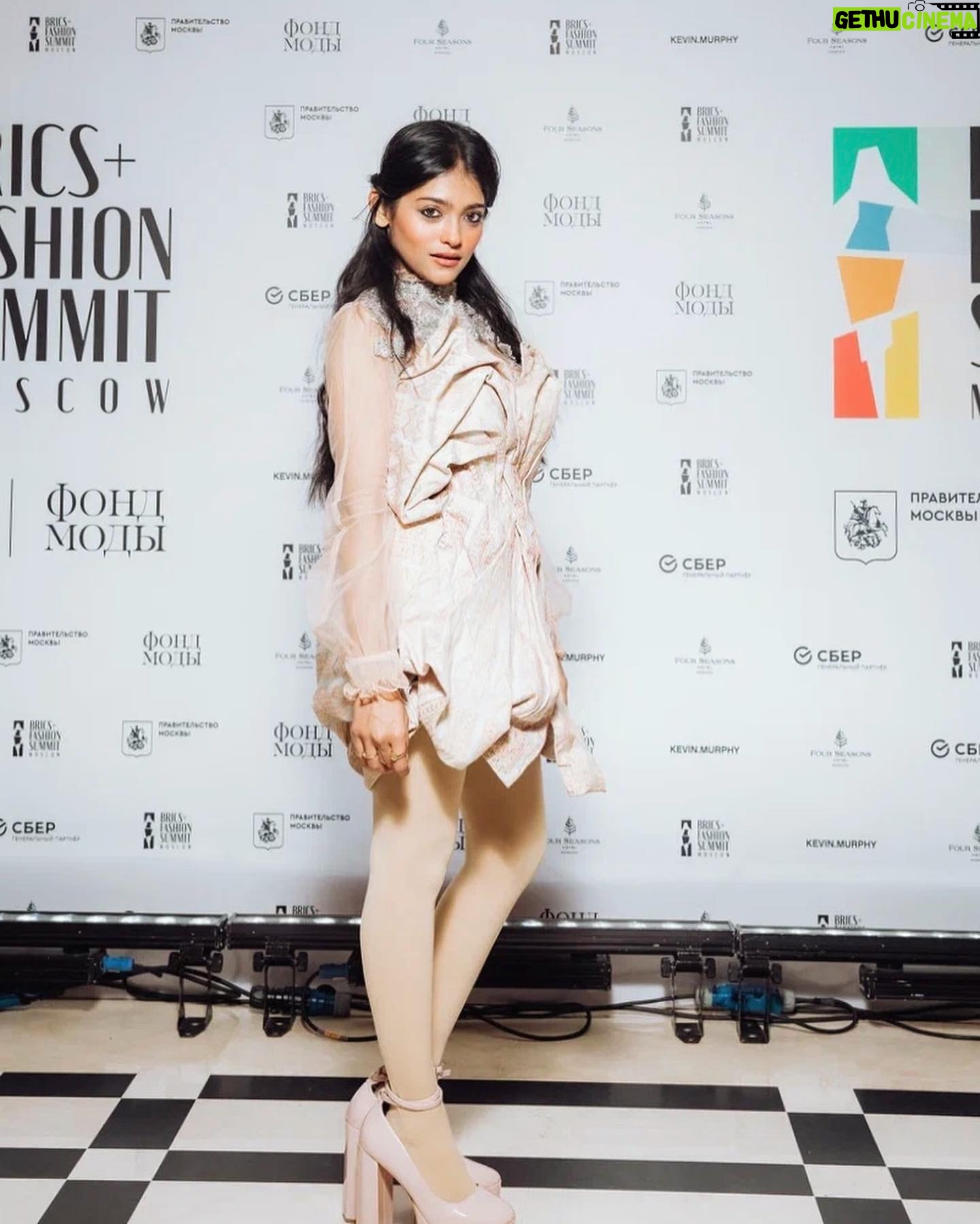 Anusha Viswanathan Instagram - BRICS International Fashion Summit Gala Dinner. 🩵 👗: @alokekumarsinghofficial 💝 . . . #fashion #food #dress #love #russia #travel #travelblogger #fashionblogger #bricsfashionsummit #moscow #russia #galadinner #wonder #wanderlust #traveller #dressedup