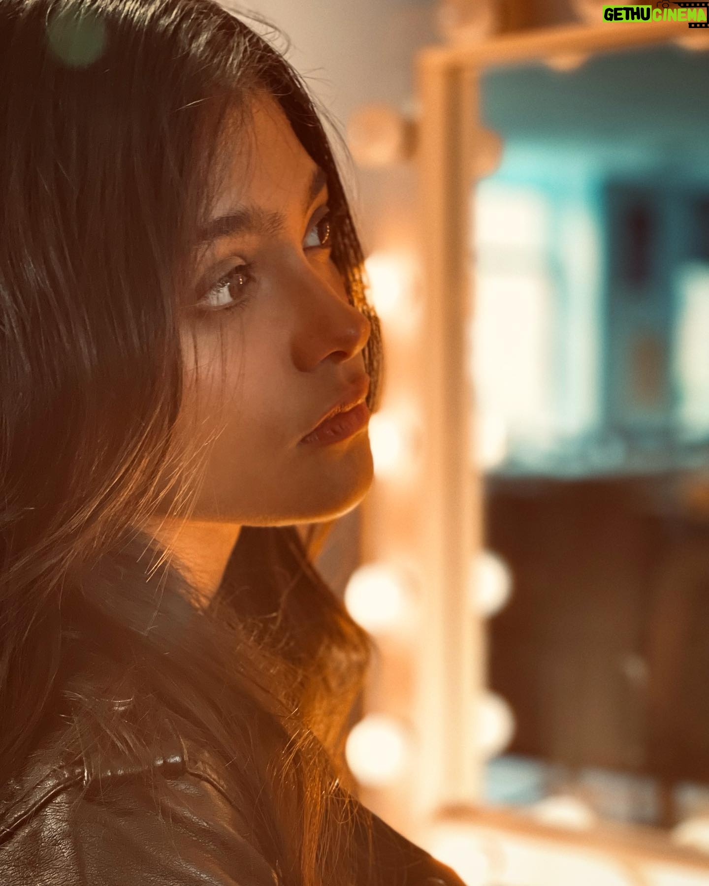 Anusha Viswanathan Instagram - Mirrorball. . . . Clicked by @rudranilrudy π« . . . #shotoniphone #mirrorball #mirrorlights #mood #shoot #bts #behindthescenes #love #work #travel #muse #hope #despair #aesthetic #fashion #food #wanderlust #wanderer #vagabondspirit #moodblogger #instablogger