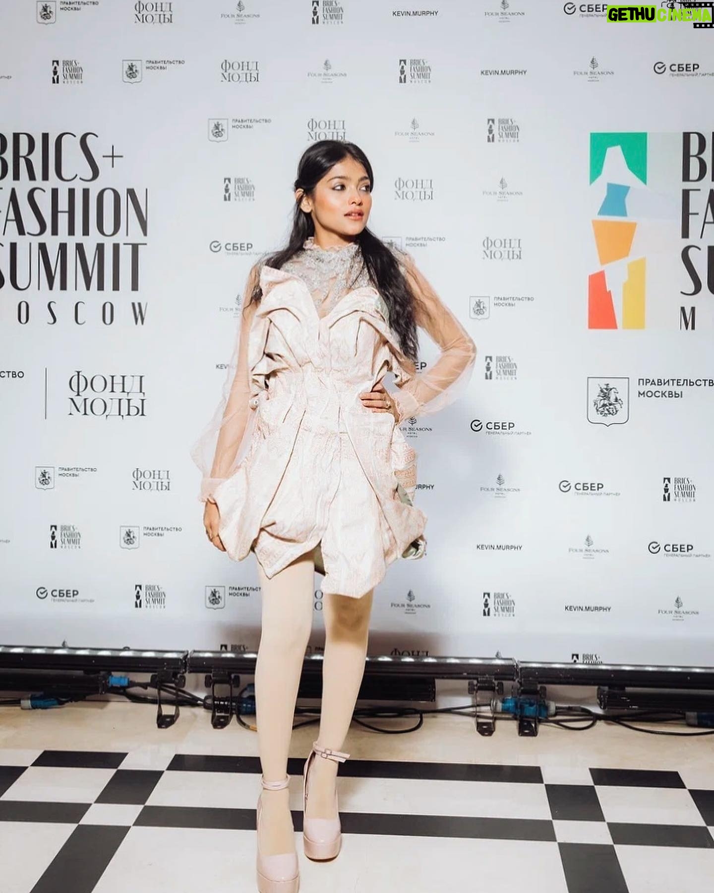 Anusha Viswanathan Instagram - BRICS International Fashion Summit Gala Dinner. 🩵 👗: @alokekumarsinghofficial 💝 . . . #fashion #food #dress #love #russia #travel #travelblogger #fashionblogger #bricsfashionsummit #moscow #russia #galadinner #wonder #wanderlust #traveller #dressedup