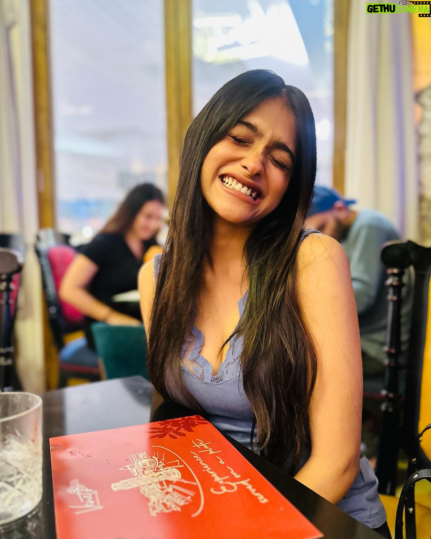 Anusha Viswanathan Instagram - Joy. ⭐️ . . . #happy #simplejoys #glow #dinner #foodie #italian #mood #fashion #aesthetic #pasta #foodblogger #fashionblogger #instablogger #childlike #laughter #seven #taylorswift #music #hope