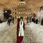 Anusha Viswanathan Instagram - Pulling out my desi dazzle in Moscow. 🩵 . . . #bricssummit2023 #bricsfashionsummit #love #indian #bengali #russia #traveller #saree #fashion #sareenotsorry #desiavatar #desi #winter #winterwonderland #freezing #happy #wanderlust #vagabond #travelblogger #fashionblogger