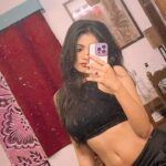Anusha Viswanathan Instagram - Mood but I’m stuck at work. 😔🖤 . . . #reels #feelitreelit #chillvibes #chilling #trendingaudio #mirror #love #dancing #aesthetic #croptop #black #blackismyhappycolor #reeling #dancethenightaway #fashion #aesthetic #bengali #myroom #fashionblogger #instablogger
