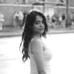 Anusha Viswanathan Instagram - “Story of a romance torn apart by fate…” . . . 📸: @frames_unfiltered . . . #timeless #blackandwhite #vintagevibes #swiftie #swiftcoded #taylor #fashion #monochrome #aesthetic #fuji #love #loss #heartbreak #nofilter #unedited #raw #travel #wanderlust #missing #throwback #storyteller #imjustagirl #fashionblogger #travelblogger #actor #august