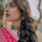 Anusha Viswanathan Instagram – হে সখা…🌹
.
.
.
#saree #sareelove #heyshokha #rabindrasangeet #bengali #sareenotsorry #love #longing #fashion #aesthetic #hope #trendingreels #trendingaudio #mood #red #work #lifestyleblogger #feelitreelit