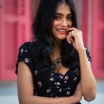 Anusha Viswanathan Instagram - I'm tryna blow bubbles, but inside Can't seem to fix my mood Today it's as dark as my roots 🖤🩷 . . . 📸: @subhankarb_photography 🩷 💄: @sumitdas1095 🖤 . . . #moodring #romance #afternoon #autumn #pujoashche #numb #darkcottagecore #love #music #lorde #pink #black #mood #aesthetic #oldsoul #heartstrings #dreams #nostalgia #fashion #photoshoot #october #hope #lbd #wanderlust #fashionblogger #instablogger