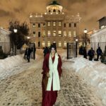 Anusha Viswanathan Instagram - Pulling out my desi dazzle in Moscow. 🩵 . . . #bricssummit2023 #bricsfashionsummit #love #indian #bengali #russia #traveller #saree #fashion #sareenotsorry #desiavatar #desi #winter #winterwonderland #freezing #happy #wanderlust #vagabond #travelblogger #fashionblogger
