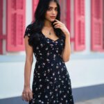 Anusha Viswanathan Instagram - I'm tryna blow bubbles, but inside Can't seem to fix my mood Today it's as dark as my roots 🖤🩷 . . . 📸: @subhankarb_photography 🩷 💄: @sumitdas1095 🖤 . . . #moodring #romance #afternoon #autumn #pujoashche #numb #darkcottagecore #love #music #lorde #pink #black #mood #aesthetic #oldsoul #heartstrings #dreams #nostalgia #fashion #photoshoot #october #hope #lbd #wanderlust #fashionblogger #instablogger