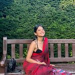 Anusha Viswanathan Instagram - All too well season. 🍁 . . . #september #alltoowell #swiftie #fall #heartbreak #love #red #saree #sareenotsorry #redsaree #parks #london #vacation #travel #endofsummer #summertan #autumncolours #aesthetic #fashion #music #magic #travelblogger #wanderlust #majormissing #nostalgia #hope #secret #fashionblogger #instablogger