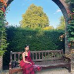 Anusha Viswanathan Instagram - All too well season. 🍁 . . . #september #alltoowell #swiftie #fall #heartbreak #love #red #saree #sareenotsorry #redsaree #parks #london #vacation #travel #endofsummer #summertan #autumncolours #aesthetic #fashion #music #magic #travelblogger #wanderlust #majormissing #nostalgia #hope #secret #fashionblogger #instablogger