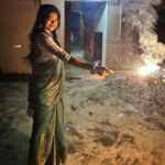 Anusha Viswanathan Instagram - Diwali/Kali Pujo dump. 🩵 To a day I will always cherish and may I never ever forget what every single moment felt like. Truly a day full of love and light. 💛 . . . #diwali #kalipujo #grateful #festive #blessings #bengali #diwalidump #love #loss #hope #wonder #celebration #happiness #festival #tradition #fashion #aesthetic #family #dressedup #saree #chiffon #sareenotsorry