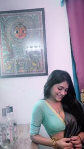 Anusha Viswanathan Instagram - 🩵💙🩷 . . . #love #mood #reeling #feelitreelit #saree #sareenotsorry #pujoblues #throwback #lover #aesthetic #fashion #boomerang #fashionblogger #instablogger #smile