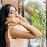Anusha Viswanathan Instagram - Even in the my dreams I’m running. . . . Saree from @noa_kolkata 🤍 #mood #love #loss #longing #desi #bengali #soft #softlove #trendingreels #trendingaudio #saree #white #sareenotsorry #hope #indifference #thebolter #fashion #aesthetics #windchimes #terracotta #littlebalcony #home #homedecor #lifestyleblogger #feelitreelit