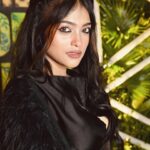 Anusha Viswanathan Instagram - Only wild witchy vibes for @t2telegraph ‘s 17th birthday!!! . . . @alokekumarsinghofficial thanks for the amazing outfit! Hair: @rumpa7253 💙 Make up: @subratamakeupartist 💗 . . . #black #blackismyhappycolour #love #hope #happy #dark #witchy #theme #dressedup #love #feather #leather #mood #kohleyes #aesthetic #party #birthday #fashion #fashionblogger #instablogger